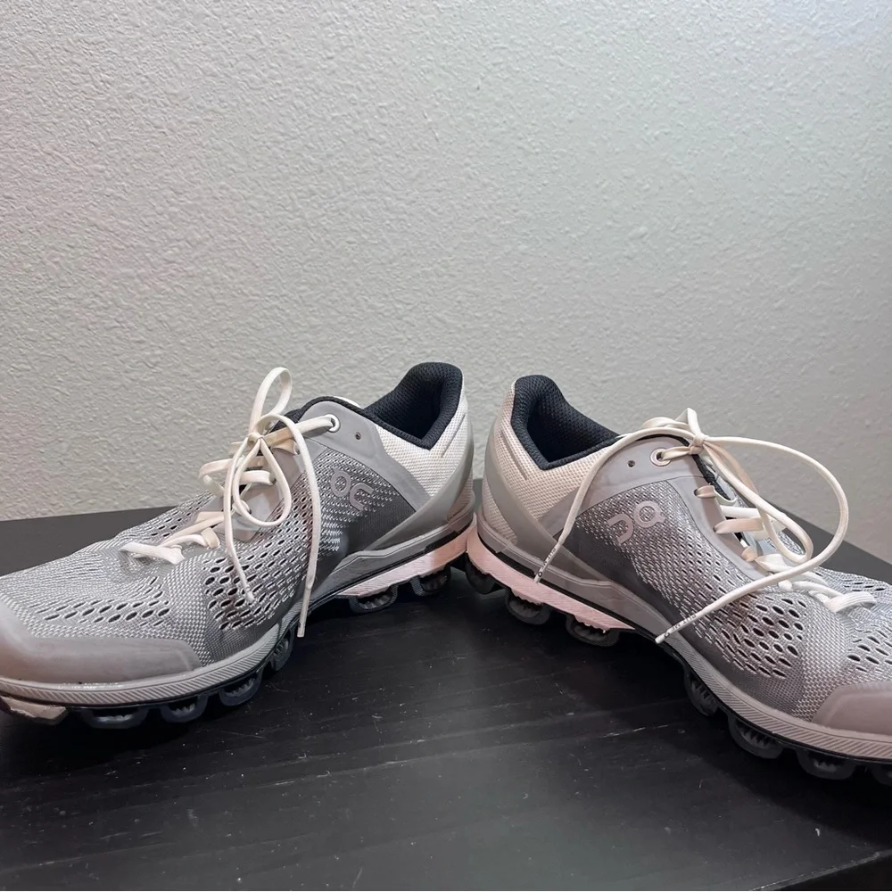 ON Running Cloudsurfer Men's US 7 Gray White Running Shoes Sneakers CloudTec - Picture 4 of 13
